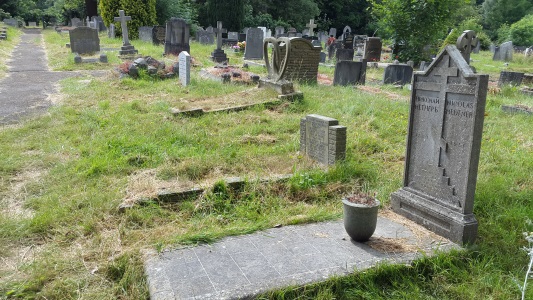 Могила Метнера в Лондоне (Hendon Cemetery)